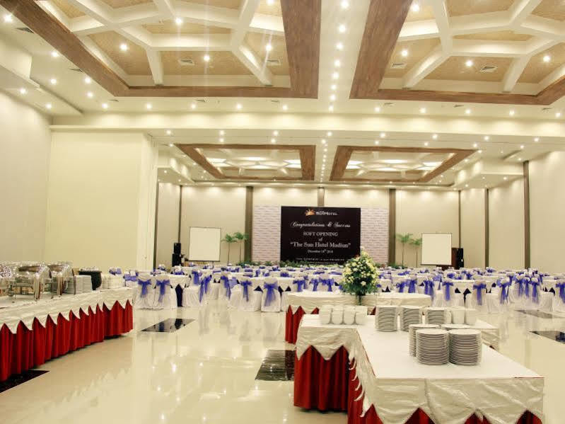 The Sun Hotel Madiun Exterior foto