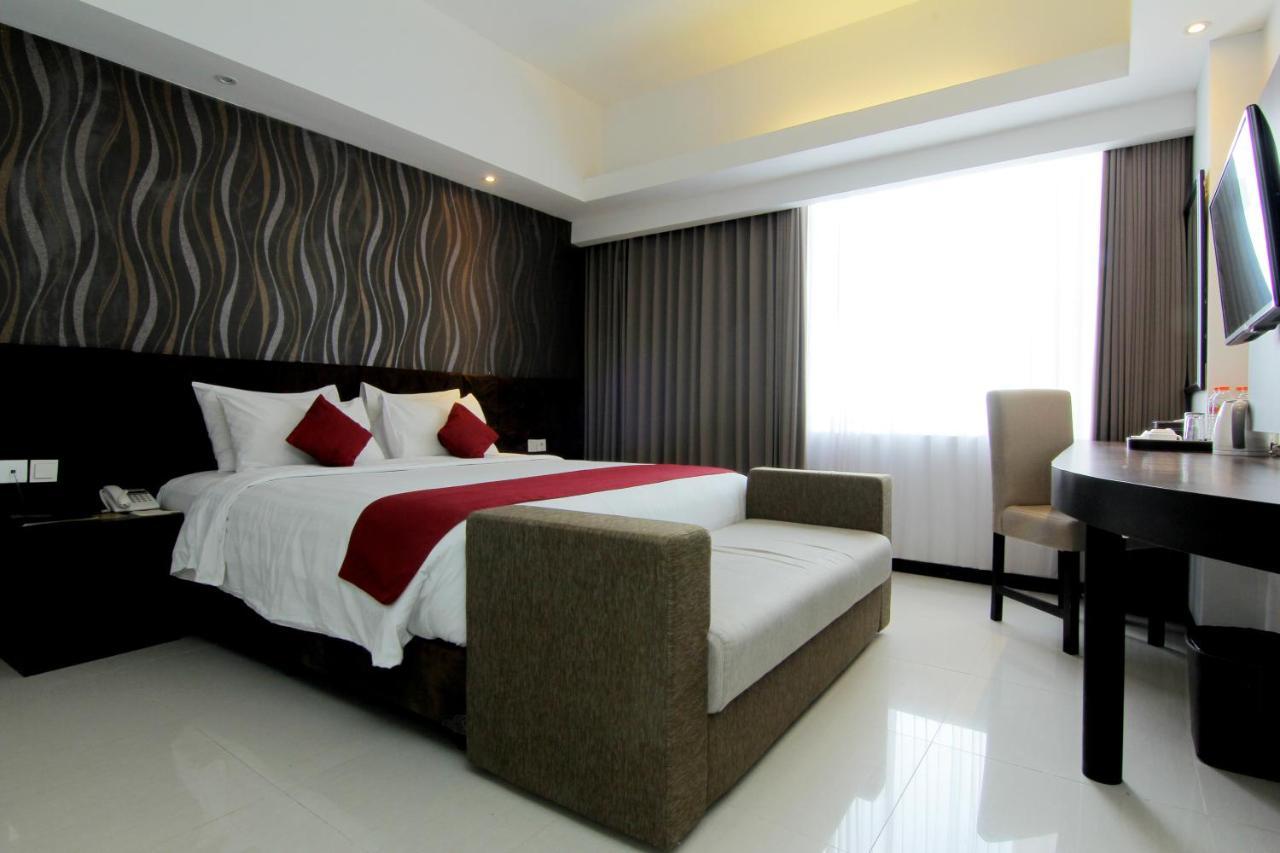 The Sun Hotel Madiun Exterior foto