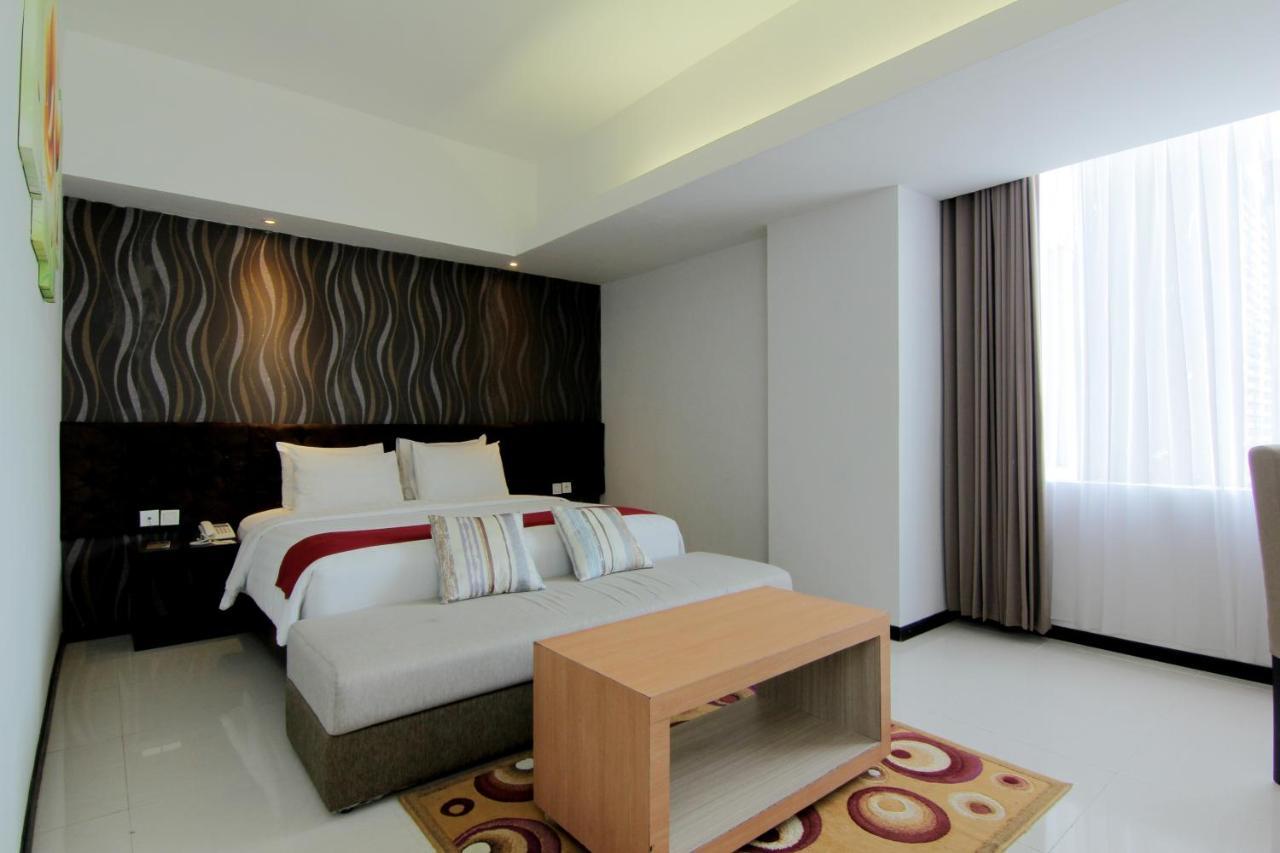 The Sun Hotel Madiun Exterior foto