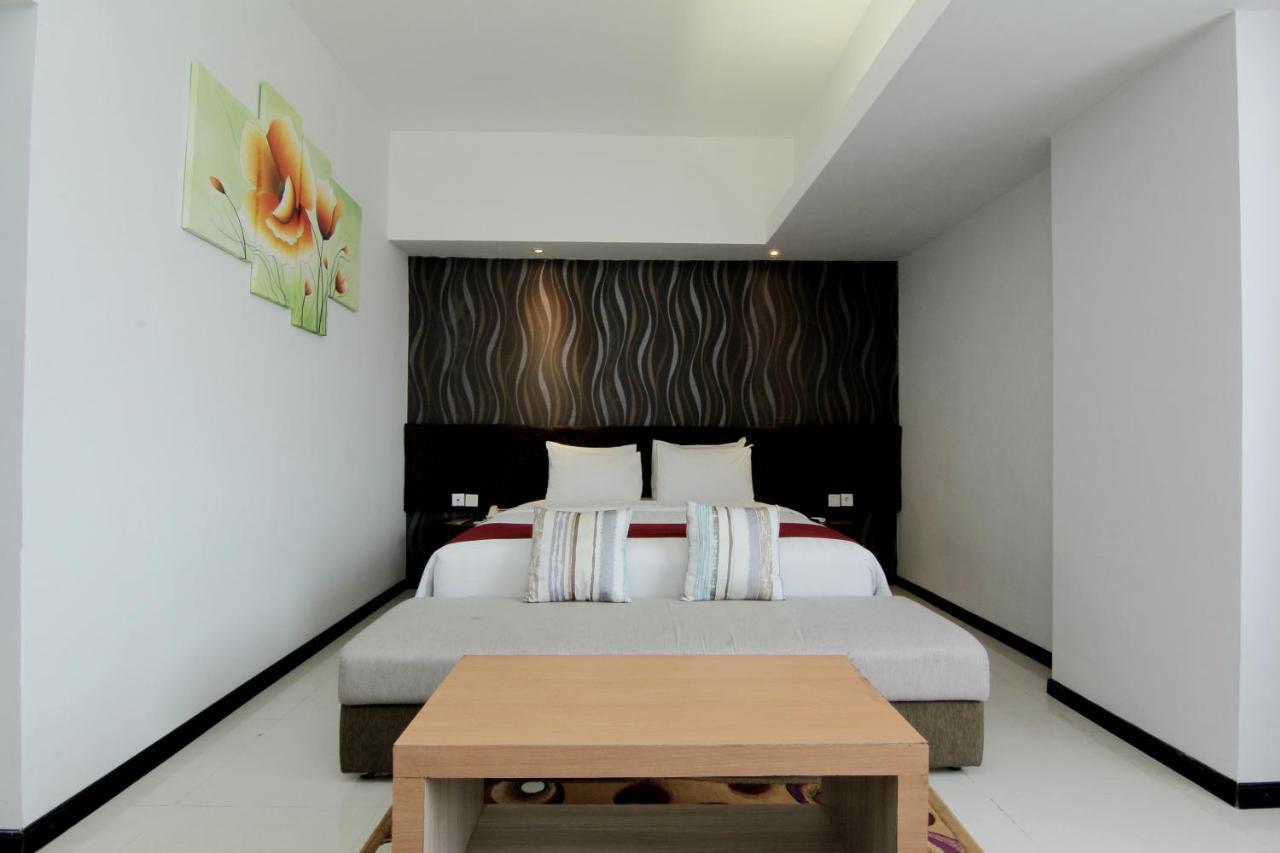 The Sun Hotel Madiun Exterior foto